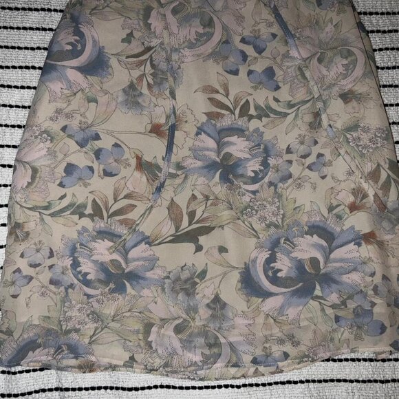 CLEARANCE Rose And Olive sleeveless, ruffle detail, front tie, fully lined - Picture 3 of 5